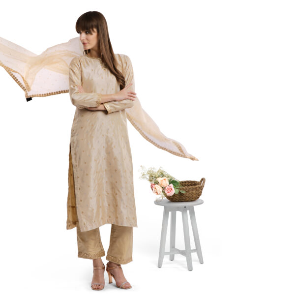IVORY TALE - Image 2