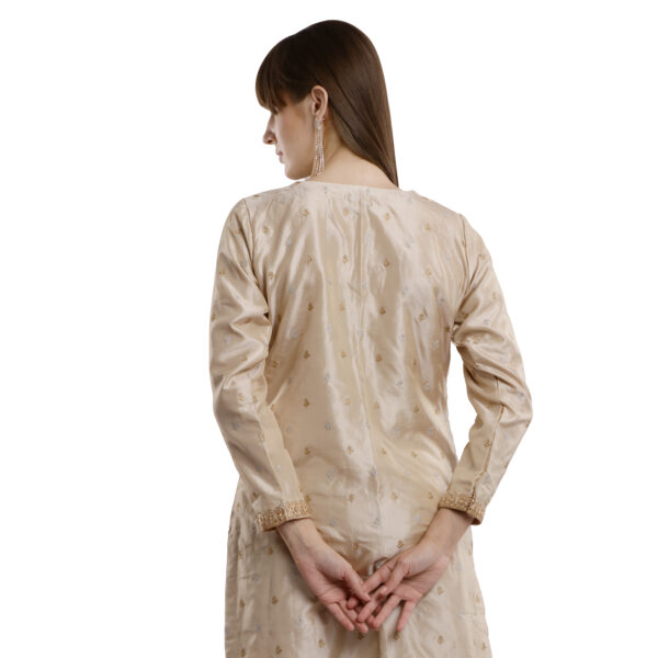 IVORY TALE - Image 4